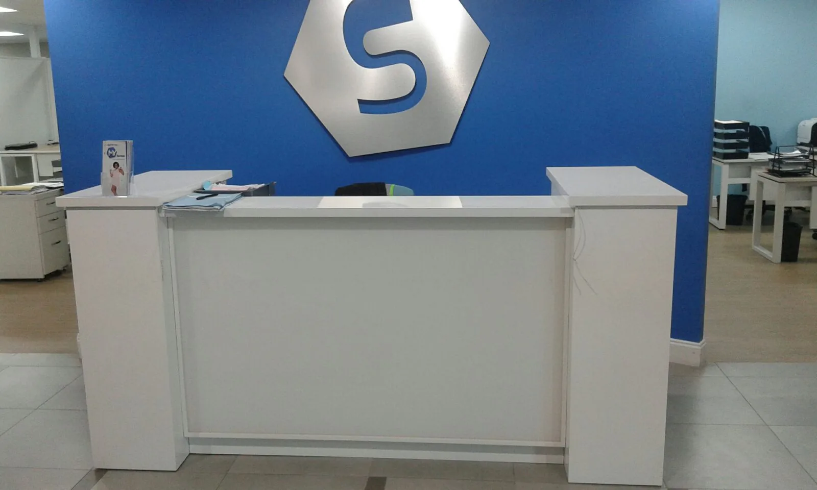 White commercial reception counter
