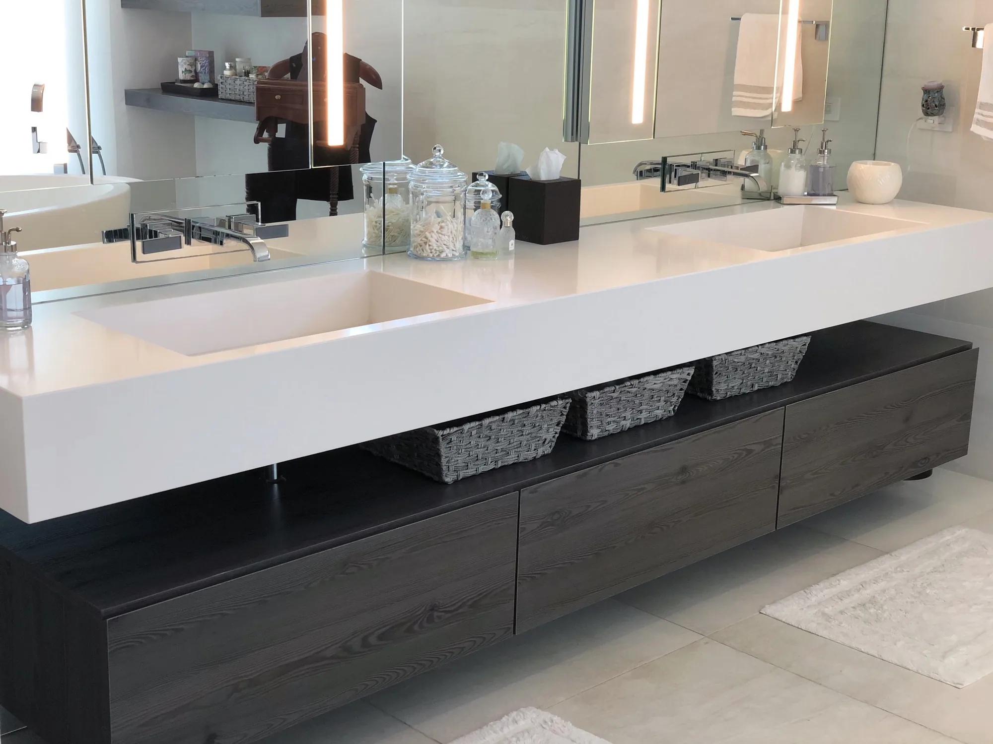 Double bathroom vanity with dark cabinetry